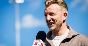 DIRK KUYT WARNS LIVERPOOL! “SIGN HIM BEFORE ARSENAL — HE’S THE PERFECT VAN DIJK REPLACEMENT!”
